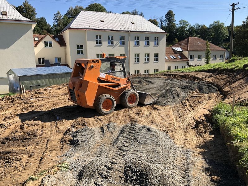 Budování venkovní přírodovědné učebny